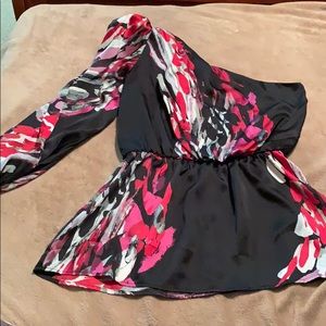 Bisou Bisou one shoulder peplum blouse